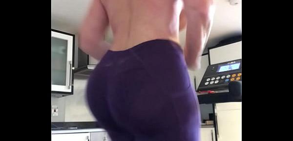 Get behind my 47 inch big phat ass make that booty bounce - TheCamStars.com